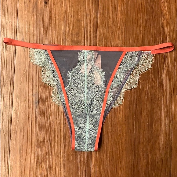NWT Victoria’s Secret Set of 2 Panties size Large - Picture 6 of 9